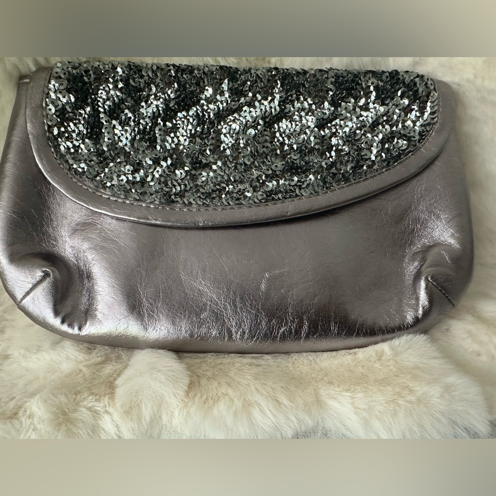 Vintage Glitz & Glam Metallic Silver Sequin Clutch - Picture 8 of 17